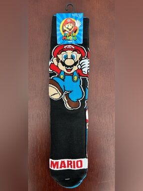SUPER MARIO BROS NOVELTY CREW SOCKS NWT